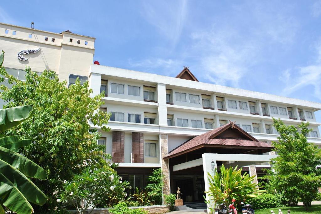 צ'ומפון Nana Buri Hotel מראה חיצוני תמונה