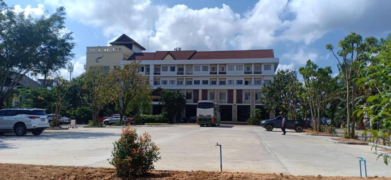צ'ומפון Nana Buri Hotel מראה חיצוני תמונה