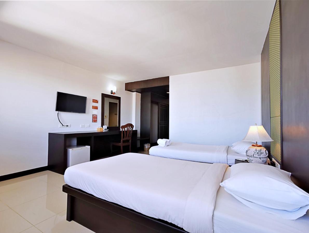 צ'ומפון Nana Buri Hotel מראה חיצוני תמונה