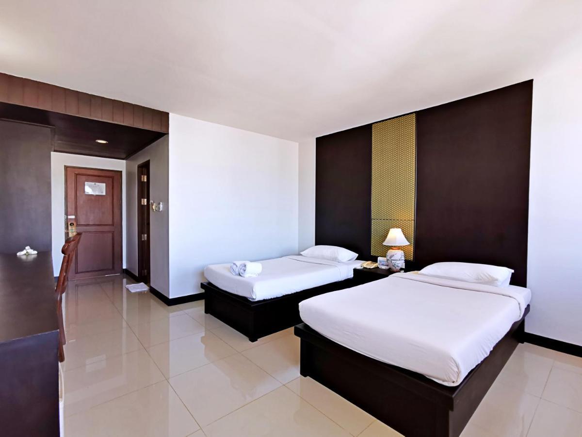 צ'ומפון Nana Buri Hotel מראה חיצוני תמונה